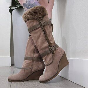 Baretraps ✦ Aletta Taupe Vegan Fur Wedge Boots ✦ Buckle Strap Suede‑Look Sz 8.5
